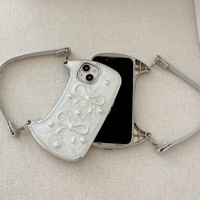 Pochette en gel adhésif - Fond blanc avec deux nœuds, conçue comme une sangle pour les coques d'iPhone 15
