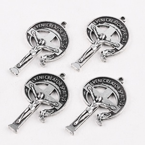 Crucifijo Católico Religioso Chapado en Plata Antigua de 4*2.4cm, Colgante de Cruz para Hacer Rosarios - Product Image 3
