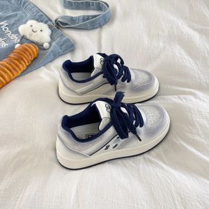 Chaussures décontractées - Nouveau style tendance 2026 pour enfants et étudiants, design de niche, baskets plateforme, chaussures blanches à semelle épaisse - Product Image 4