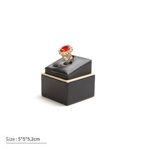 2026 Luxuriöses Handgefertigtes OEM/ODM PU-Leder Holz Schwarzes Schmuck-Display-Set für Armbänder, Halsketten und Ringe - Product Image 5
