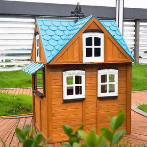 Casita de juegos de madera para exteriores con techo de plástico azul, toldo, ventana de servicio y banco - Cabaña infantil para jardín - Product Image 3