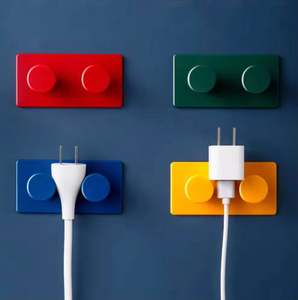 Organizador de ropa y abrigos de plástico de 4 piezas, llavero autoadhesivo montado en la pared, diseño plegable para uso en cocina y baño - Product Image 2