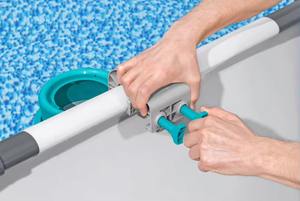 Kit d'entretien de piscine Deluxe pour distributeur de produits <span class=keywords><strong>chimiques</strong></span> en PVC hors sol 58237 avec aspirateur et skimmer - Product Image 5