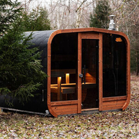 Sauna extérieur à bois avec structure en bois, toit arqué en verre, bancs intérieurs, idéal pour projets de sourcing en gros pour complexes hôteliers