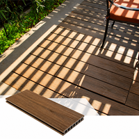 Planche de terrasse en composite bois-plastique imperméable à l'eau, à grain de bois lisse et moderne, pour jardin et patio
