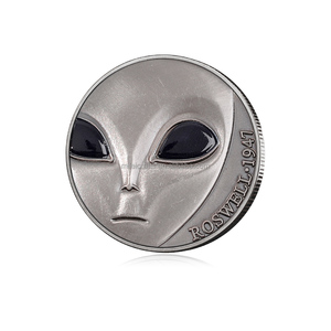 Pièce de collection Souvenir Sci-Fi en cuivre pur de 1 once, motif Tête d'extraterrestre OVNI en relief 1947, yeux en émail noir - Product Image 1