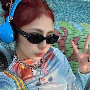 Nouvelles lunettes de soleil rétro œil de chat pour femmes, monture noire, verres PC, protection UV400, type 3, pare-soleil, rivets à points, style tendance - Product Image 1