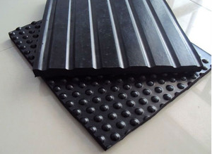 GREAT FARM Tapis en caoutchouc noir côtelé fin et stable pour vache et cheval, fabriqué en Chine, pour revêtement de sol en élevage. - Product Image 3