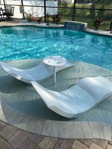 เก้าอี้เลานจ์ในสระน้ำทรงโค้ง วัสดุ PE ขายดี รูปทรงคลื่น ใช้ในน้ำ เก้าอี้พักผ่อนริมสระน้ำ เก้าอี้อาบแดด - Product Image 2