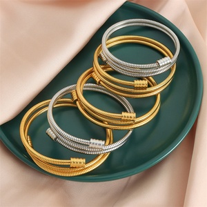 Bracelet multicouche en acier inoxydable plaqué or, chaîne serpent, bijoux fins et élégants pour femmes - Product Image 2