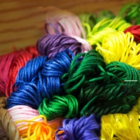 Kit de fil à broder 80 couleurs Kit de bracelets en fil de coton Fil à broder pour bricolage Rangement de couture avec boîte de rangement