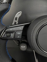 Volant de voiture personnalisé en cuir perforé en fibre de carbone avec bande bleue et palettes de changement de vitesse pour Audi A3/A6/A8/A5/Q3/RS/RS3/RS4/RS5 Series