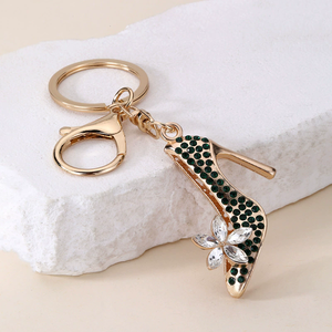 Porte-clés pour femmes, petit cadeau mignon en métal, avec motif chaussures à talons hauts, orné de strass en cristal et d'impression UV - Product Image 3