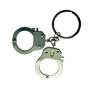 Tùy Chỉnh 2021 Bán Hot Dễ Thương Mini Phiên Bản Revolver Và Còng Tay Keyring Kẽm Hợp Kim Kim Loại Mặt Dây Chuyền <span class=keywords><strong>Key</strong></span> Ring <span class=keywords><strong>Keychain</strong></span> - Product Image 3