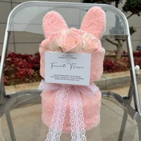 Bouquet de fleurs éternelles en peluche 2026 avec 11 roses et oreilles de lapin, arrangement floral préservé fait main pour la remise des diplômes