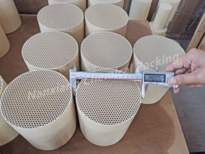 Chất Xúc Tác Tổ Ong Gốm Sứ Cho Bộ Lọc Khí Thải Xe Hơi - Product Image 4