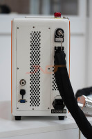 Machine de nettoyage au laser pulsé à fibre refroidie par air portable de 300 W pour surfaces en bois et en pierre avec de larges applications