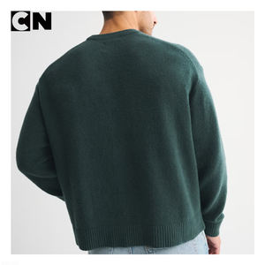 ผู้ผลิตเสื้อสเวตเตอร์ที่ได้รับการรับรอง GRS รับทำโลโก้ เสื้อสเวตเตอร์ผู้ชายผ้าฝ้ายผสมไนลอนทรงโอเวอร์ไซส์ พิมพ์ลายกราฟิก เสื้อสเวตเตอร์คริสต์มาสแบบถัก - Product Image 4