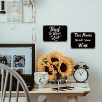 Letrero Metálico con Frase Divertida de Vino para Mamá, Decoración de Pared Negra con Acabado Desgastado para el Hogar, Bar, Cocina, Pub