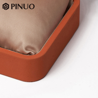 Boîte à bijoux en cuir PU orange PINUO avec insert coussin, doublure en daim crème, bordure dorée, étui cadeau pour bracelet, logo personnalisé