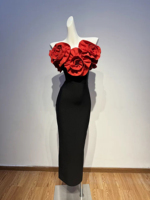 Gaun Malam Midi Hitam Tanpa Tali dengan Aplikasi Mawar Merah 3D Ukuran Besar, Gaun Pesta Formal Bodycon untuk Wanita, Dapat Dipesan Sesuai Ukuran