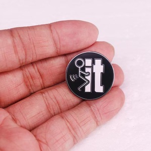 Nouvel Arrivage : Broches de revers en métal émaillé (dur et souple) en forme de figurines de briquet rondes et badges à lettres de dessin animé, articles de collection pour vêtements, vente en gros - Product Image 3