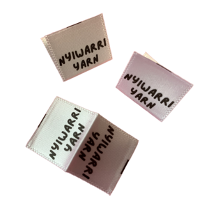 Étiquettes de vêtements tissées cousues écologiques imprimées de qualité supérieure, durables, fabriquées au Vietnam, logo personnalisé, étiquettes de contenu en tissu pour vêtements de rue - Product Image 1