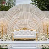 Arco Decorativo en Forma de Abanico ZKAI Blanco de 3 Niveles Apilables para Eventos y Bodas con Cortinas
