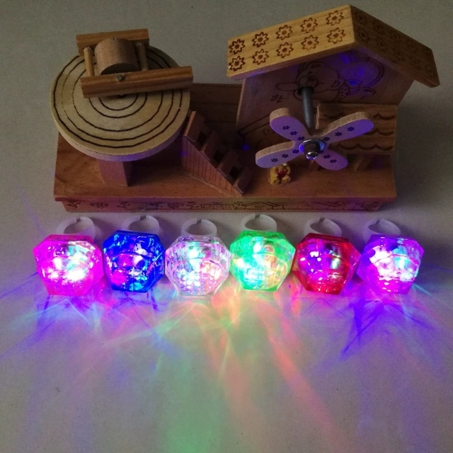 Goldshine Modern New Color-Shining Large Diamond Ring LED-Lit Customizable Logo Realistic Diamond Finger Light for Party