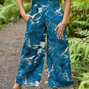 Mono largo de lino y viscosa de alta calidad con diseño retro de fábrica, estampado hawaiano y cuello halter. - Product Image 4