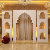 Fournitures de décoration de scène de mariage et de fête : Arche de mariage en métal blanc et panneau de fond