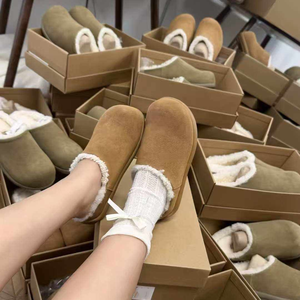 Botas de nieve de diseñador de invierno 2025 para hombres y mujeres, forro interior grueso, suela gruesa cálida, zapatos informales, suelas de goma antideslizantes, botas de cuero - Product Image 2