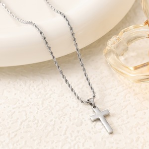 Nova Chegada: Colar com Pingente de Cruz Polido em Aço Inoxidável Banhado a Ouro, à Prova d'Água, com Corrente de Corda para Mulheres e Homens - Product Image 3