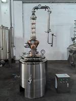 Colonne de distillation d'alcool en verre de 8 pouces avec pompe et tour de reflux en cuivre pour équipement de distillerie