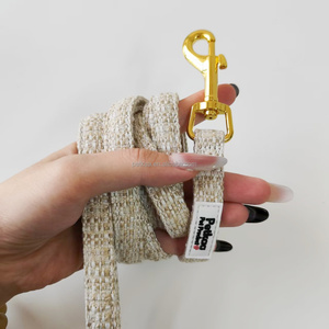 Set di Imbracatura per Cani di Lusso in Tweed Testurizzato Regolabile Senza Trazione con Fibbia in Metallo Dorato Imbottito Set con Papillon Sacchetto per Escrementi Collare e Guinzaglio - Product Image 6