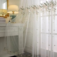 Vente en gros de tissu de voile de dentelle transparente brodé de l'usine chinoise de rideaux de fenêtre tissés respirants dans un emballage en rouleau