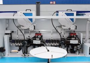 Machine de chantournage intelligente à double colle avec réglage et alimentation automatiques de la <span class=keywords><strong>lame</strong></span> pour panneaux de personnalisation sur toute la surface de la maison - Product Image 3