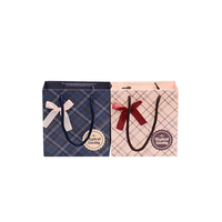 Emballage cosmétique de bijoux avec logo personnalisé sac de transport sacs cadeaux de luxe pliables pour petites entreprises avec poignée en arc