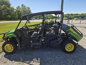 Vehículo Utilitario Deere XUV 590M 2025 con Certificación EPA, Motor de 4 Tiempos, Bloqueo de Diferencial 2WD/4WD Conmutable para Trabajo Agrícola y en Ranchos - Product Image 1