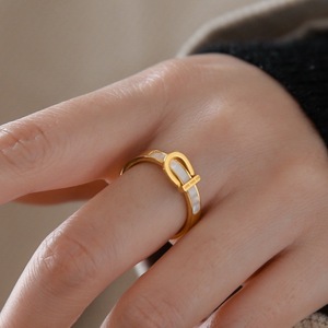 Bagues de luxe avec <span class=keywords><strong>boucle</strong></span> en or pour <span class=keywords><strong>femme</strong></span>, bijoux tendance, personnalisés, en acier inoxydable, avec nom de fiançailles - Product Image 2
