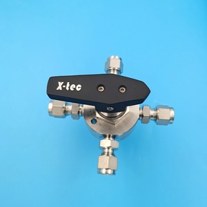 วาล์วบอลสแตนเลส X-tec 316 แบบห้าทาง ขนาด 3 มม. พร้อมข้อต่อแบบกด สำหรับควบคุมการไหลของแก๊สในห้องปฏิบัติการ - Product Image 1