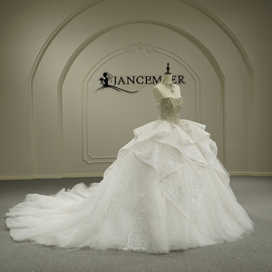 Robe de mariée bouffante pour femme, modèle GT26035, avec col bateau, volants, sequins, appliques en dentelle et cristaux, traîne chapelle - Product Image 2