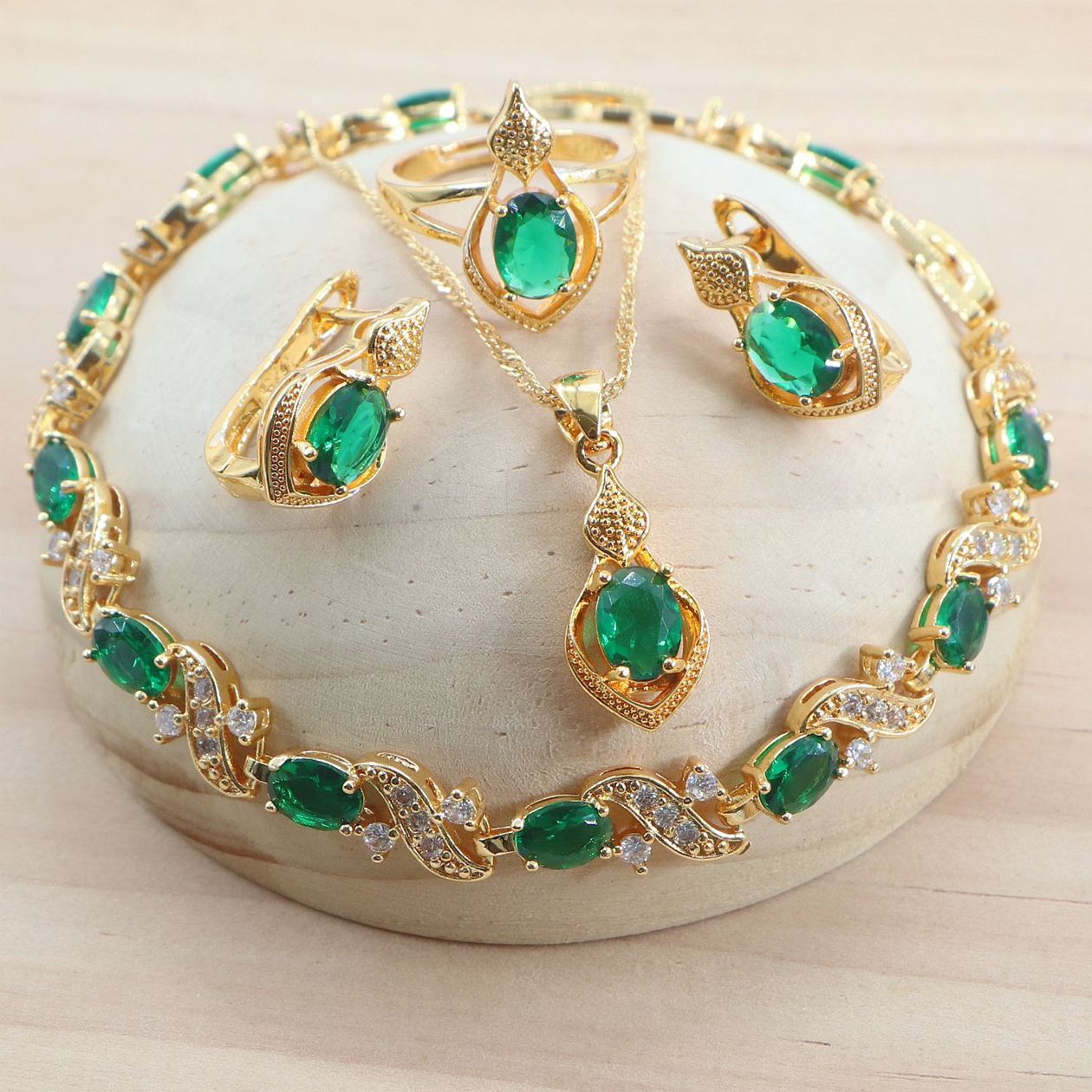 สีเขียว