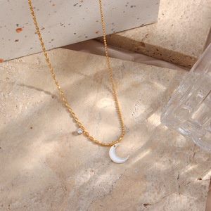 Fashion White Shells Moon Pendant <strong>Necklace</strong> 18k Gold Plated Titanium Steel Beads Chain <strong>Diamond</strong> <strong>Delicate</strong> Jewelry <strong>Necklace</strong>