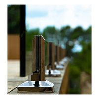 Base de fixation au sol pour garde-corps en verre à profil bas, hauteur 30 mm, avec quincaillerie minimale visible pour garde-corps en panneaux de verre