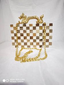 Dernier modèle de sac de soirée en bois à double poignée en résine Accessoires de mode perlés pour femmes à la mode - Product Image 6