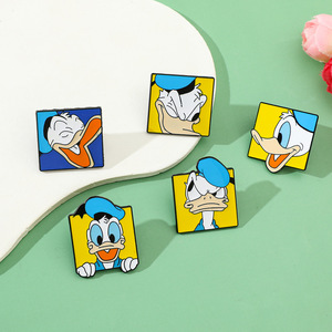 Distintivo in Metallo a Forma di <span class=keywords><strong>Paperino</strong></span>, Creativo e Personalizzabile, in Lega Smaltata, con Stampa 3D a Rilievo, Accessorio per Abbigliamento - Product Image 5