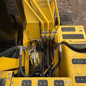 Excavadora Komatsu PC240 24T Modelo 2024 con Bomba Hidráulica Cummins, Engranaje Comprobado para Entornos Costeros Ricos en Sal, Ideal para Muelles Portuarios - Product Image 6