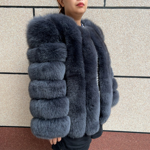 Cappotto Invernale Lungo in Vera <span class=keywords><strong>Pelliccia</strong></span> di Volpe Grigio Scuro per Donna, Antivento, Modello Verticale - Product Image 4