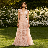 Robe longue rose poudré en dentelle à col en V profond, manches courtes et volants superposés pour femme – Idéale pour les occasions élégantes en extérieur